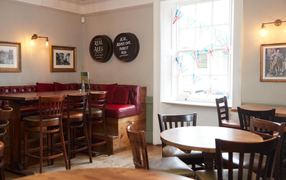Kings Arms Hotel by Greene King Inns - Housity