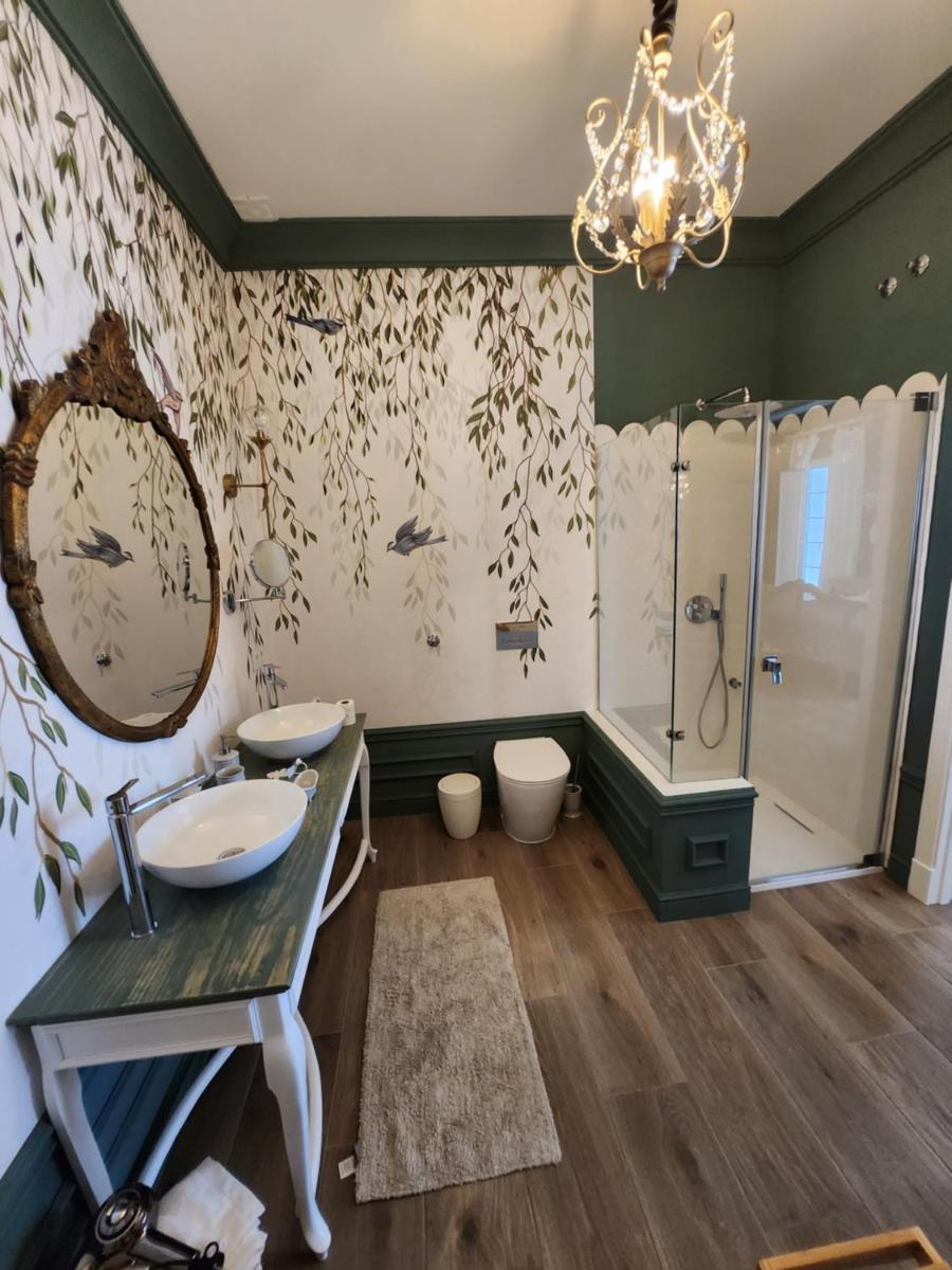 Un baño de Hotel Boutique iulia 5 Estrellas
