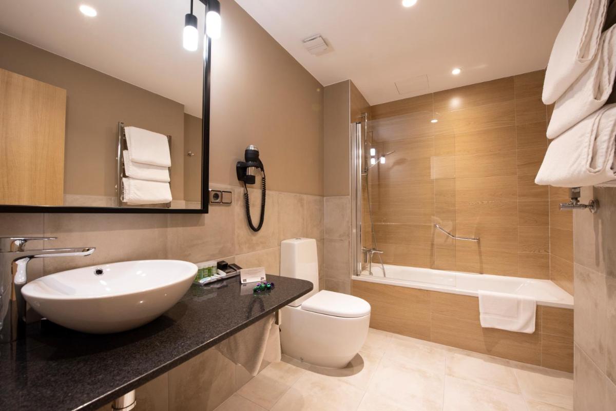 Un baño de Hotel Avenida