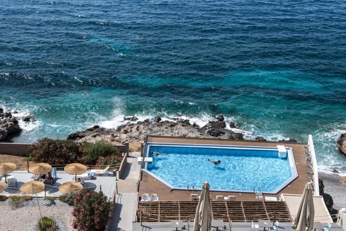 Carian Hotel - Housity