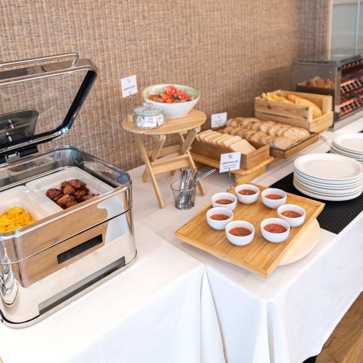 Comida en o cerca de este hotel