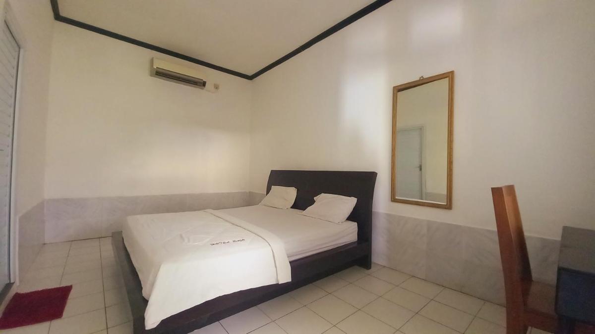 Bajo Hotel - Housity