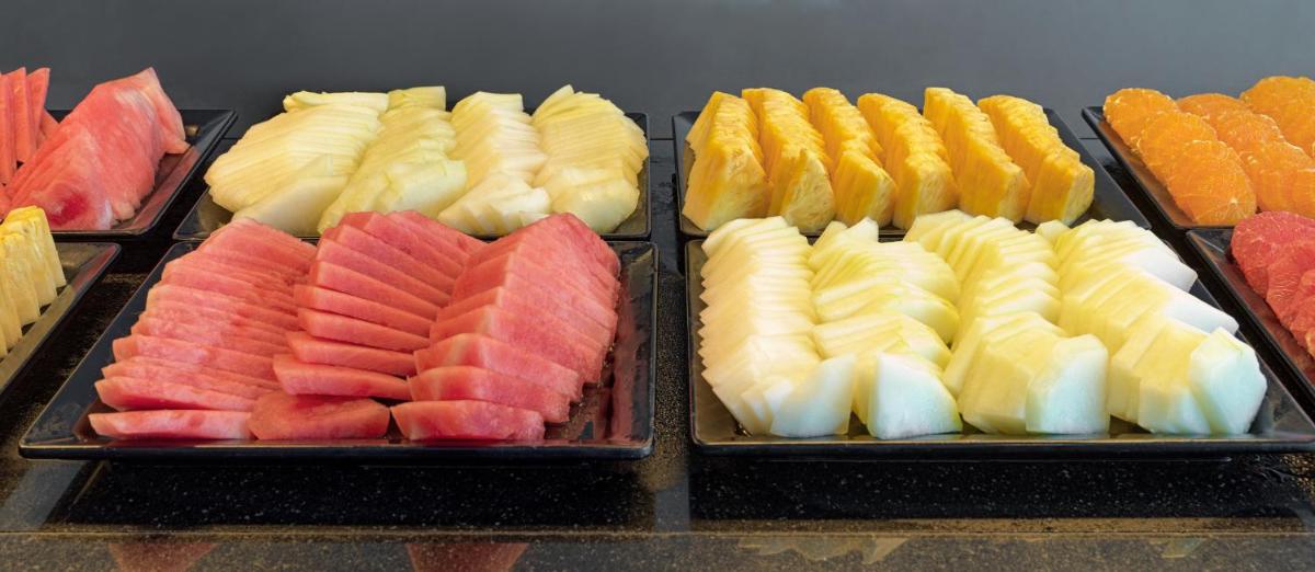 Comida en o cerca de este hotel