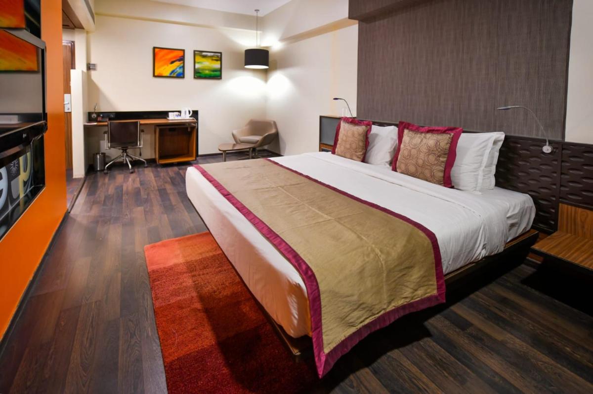 Premier Tamanna Hotel - Housity