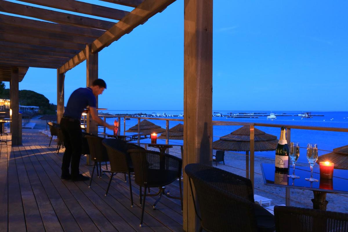 Vue générale sur la mer ou vue sur la mer prise depuis l'hôtel