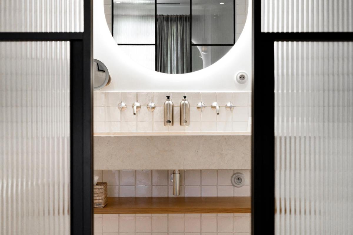 Salle de bains dans l'établissement Le Couvent des Minimes, un Hôtel & Spa L'Occitane en Provence