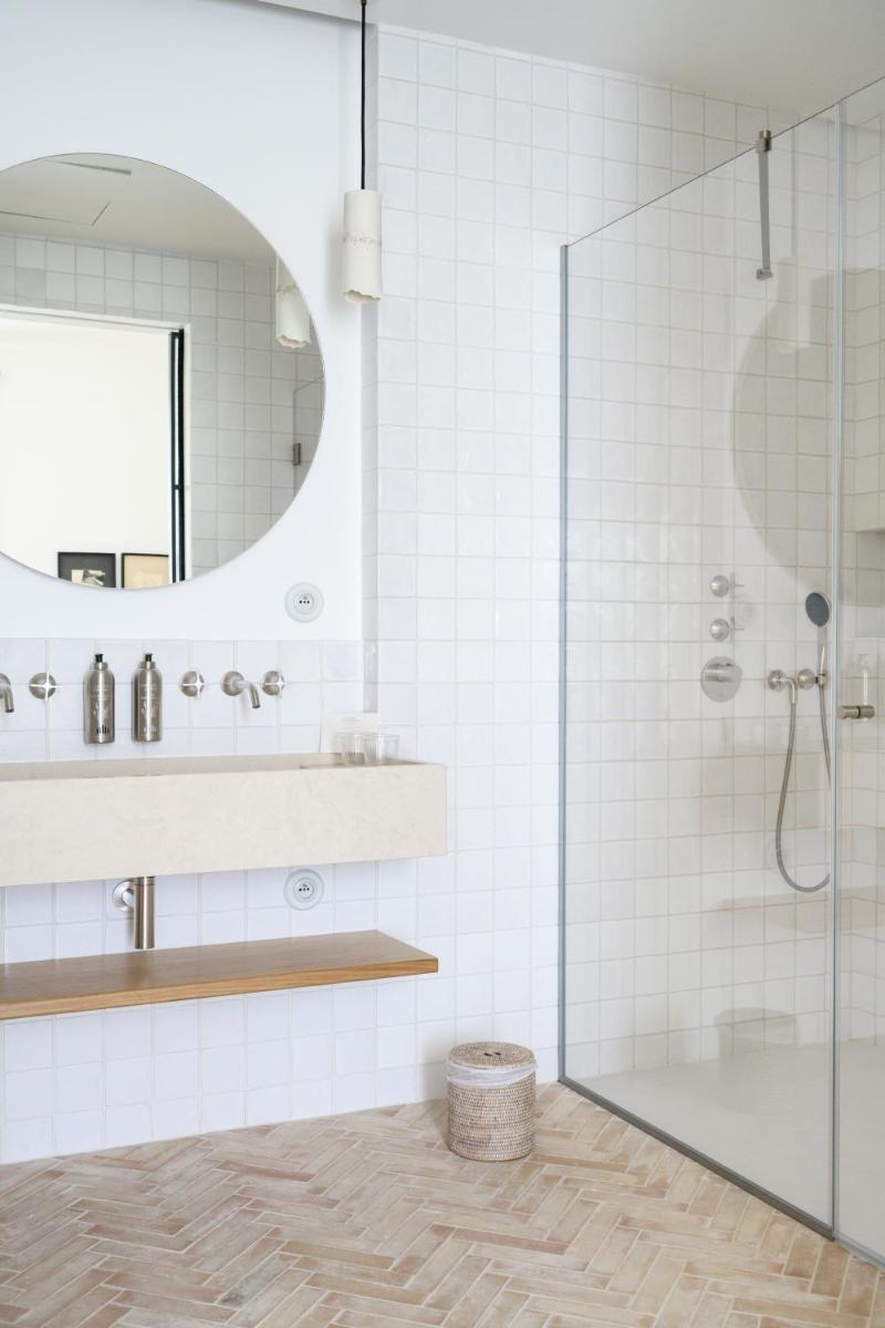 Salle de bains dans l'établissement Le Couvent des Minimes, un Hôtel & Spa L'Occitane en Provence