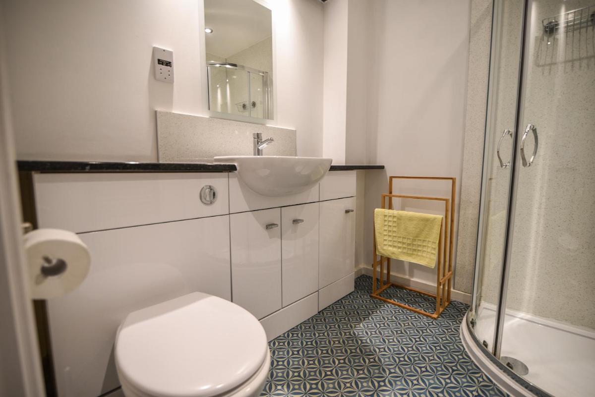 5 Buckfields - Housity