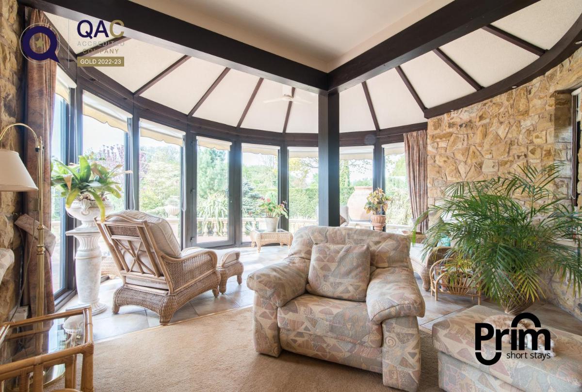S'Algar - Picturesque and Charming 3Bedroom Villa in Woodborough - Housity