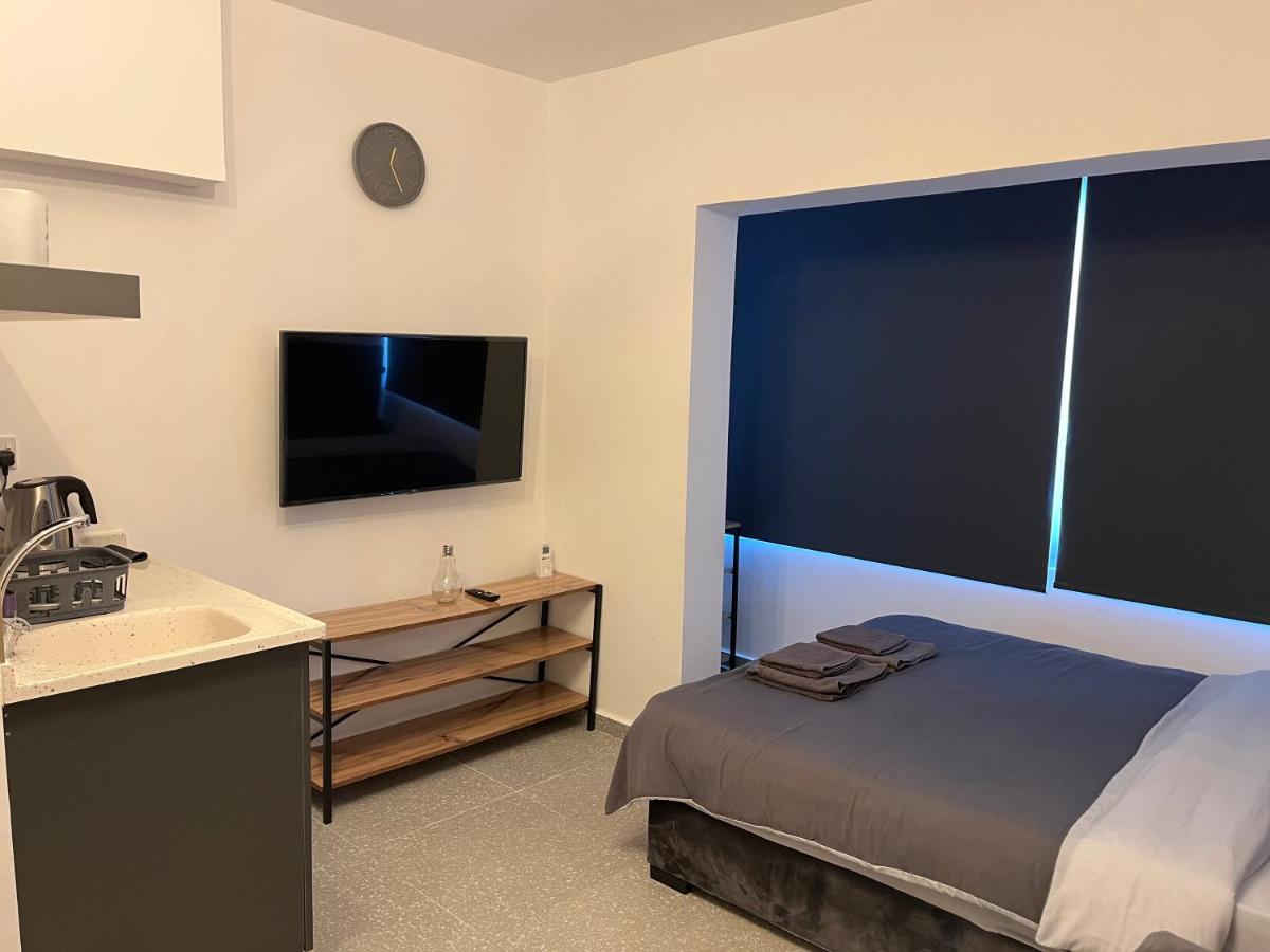 Suitetrails - Mr. Studio in Ortakoy , North Nicosia + wifi + netflix