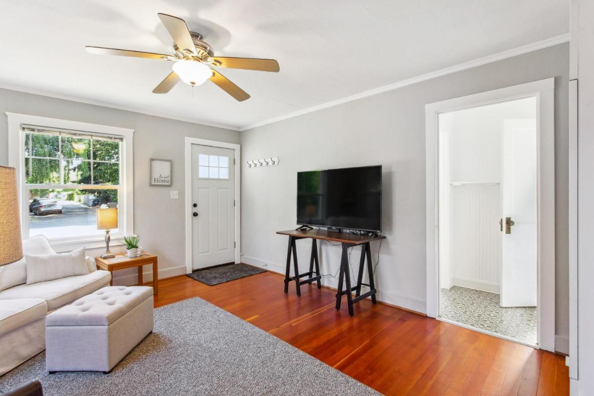 Charming Eugene Retreat Private Hot Tub and Yard! - Housity