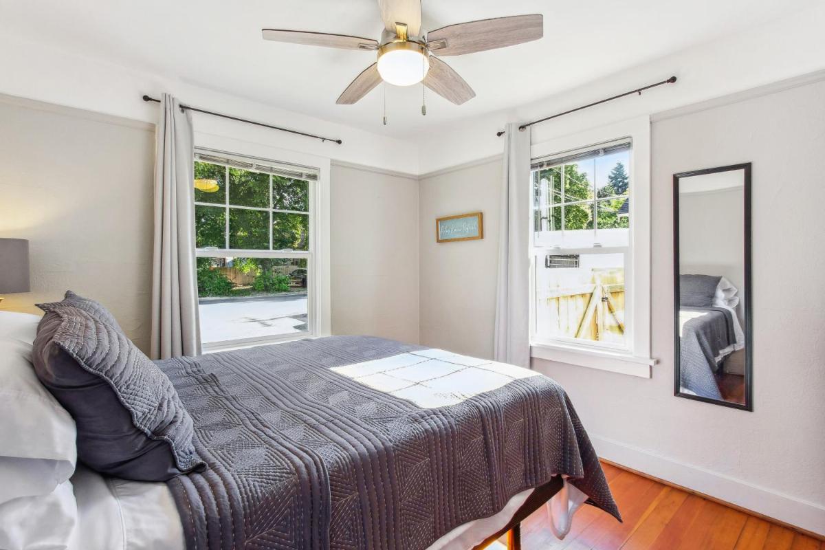 Charming Eugene Retreat Private Hot Tub and Yard! - Housity