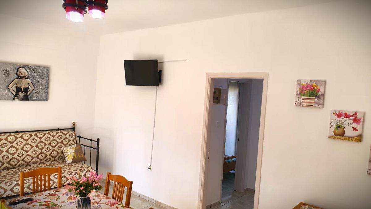 Almiri Apartments By the sea - Housity