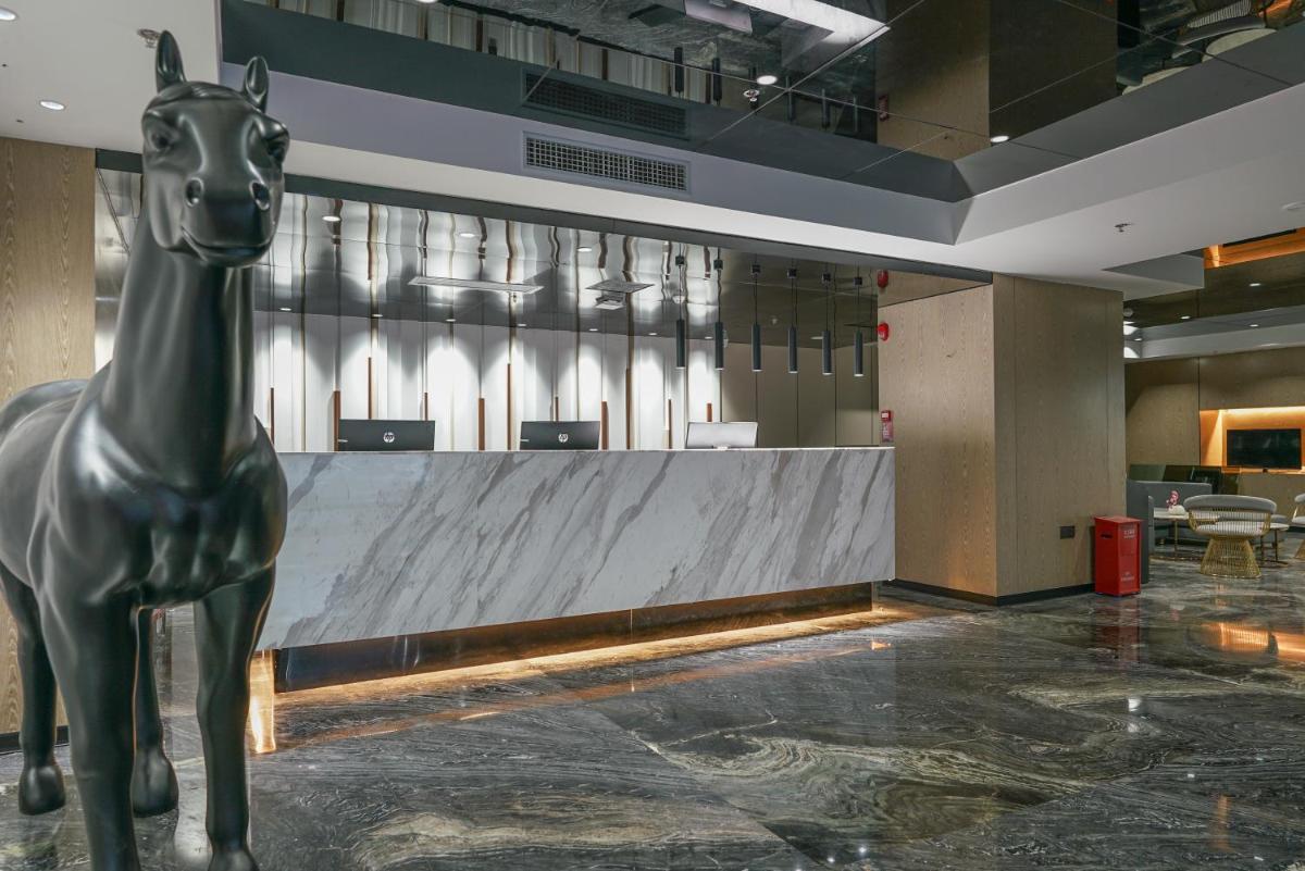 Paco Hotel Shenzhen Luohu Port - Housity
