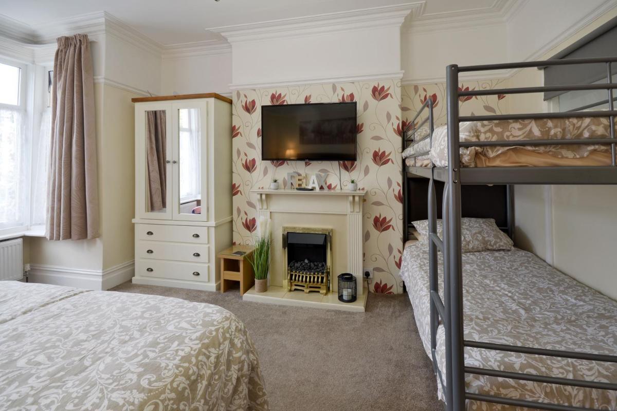 Suitetrails - Brightwater, Spacious Modern Ground Floor Apartment, for up to 6 guests