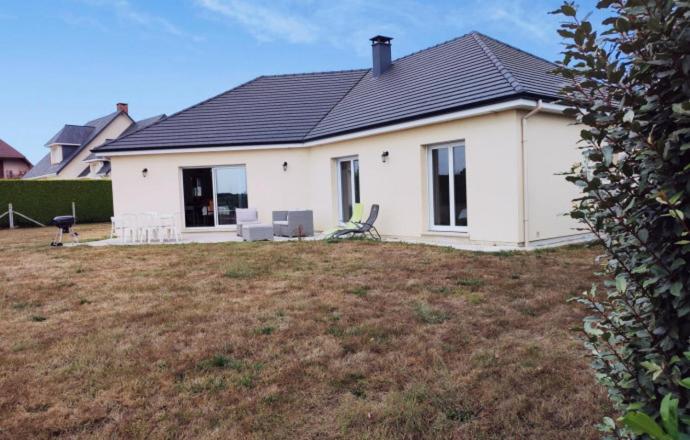 Magnifique villa en face des champs avec piscine tubulaire - Housity