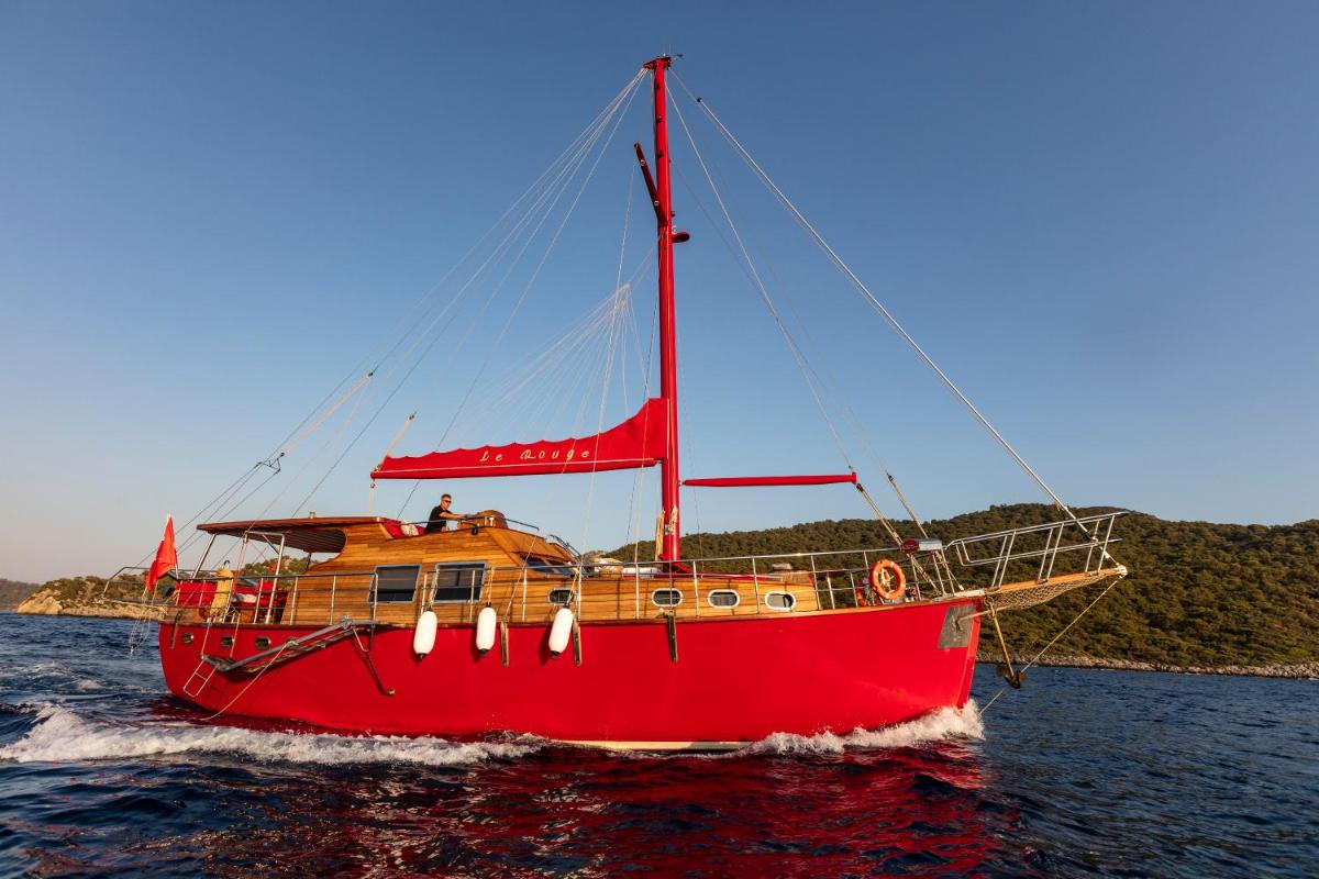 Blue Voyage Yacht Charter - Housity