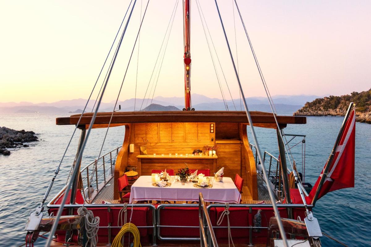 Blue Voyage Yacht Charter - Housity