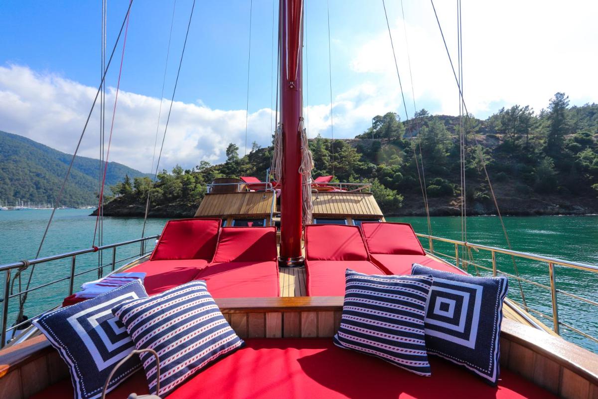 Blue Voyage Yacht Charter - Housity