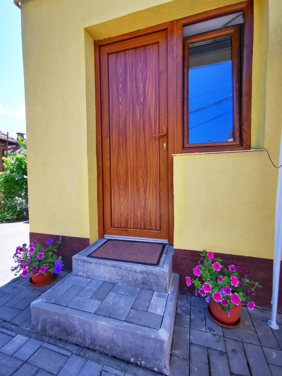 1 FOR RENT - Housity