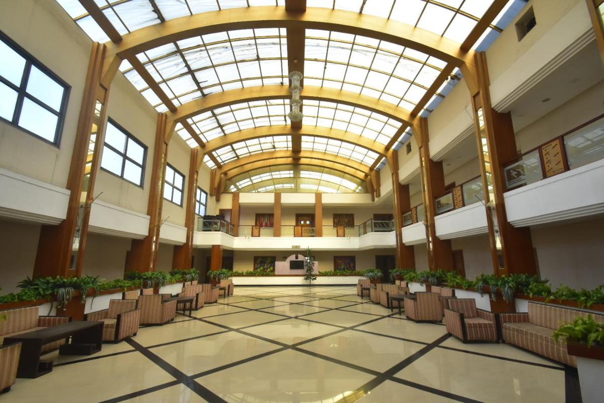 Hotel Royal Highness - Housity