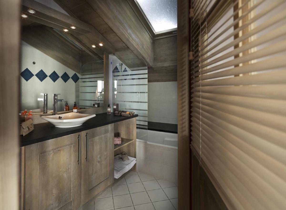 Salle de bains dans l'établissement CGH Résidence Boutique Le Chalet des Dolines