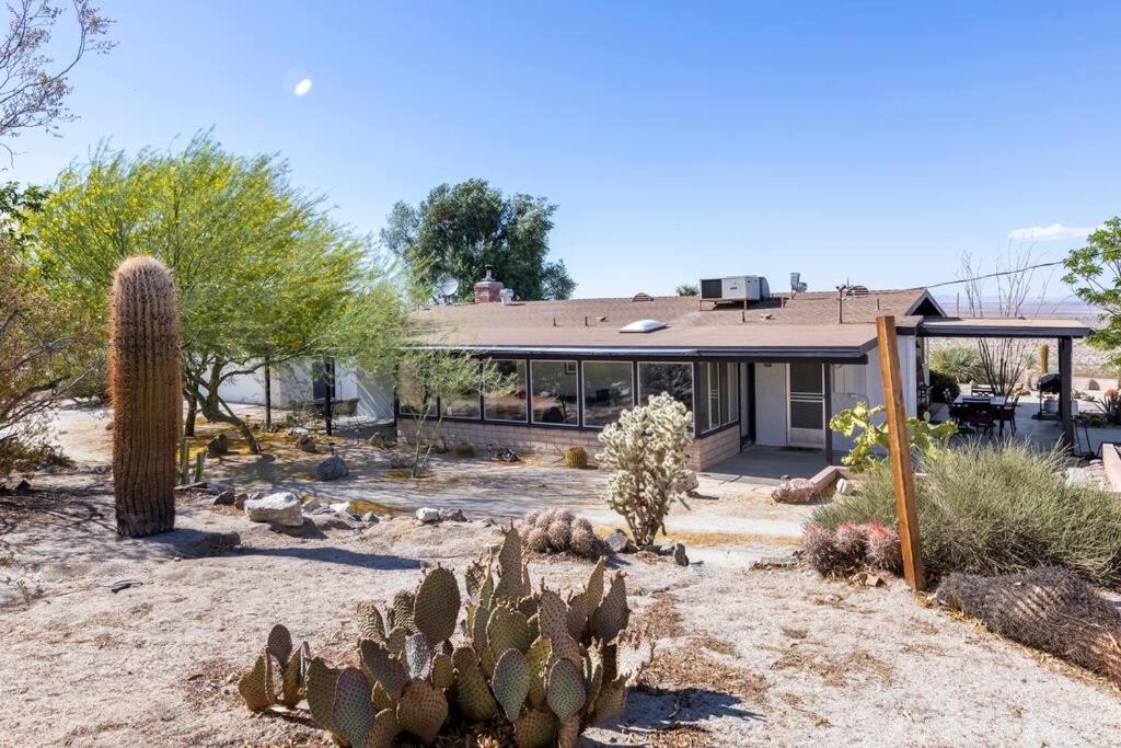 The Outpost Joshua Tree: Hot Tub, GameRoom, JTNP - Housity