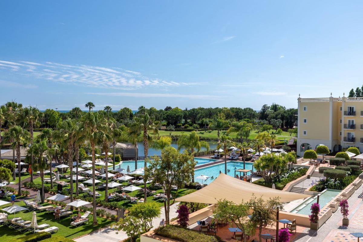 A piscina em ou perto de Domes Lake Algarve, Autograph Collection