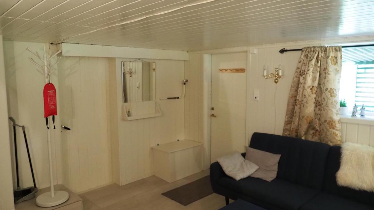 Riverside Bliss Cozy Apartment near Tvedestrand - Housity