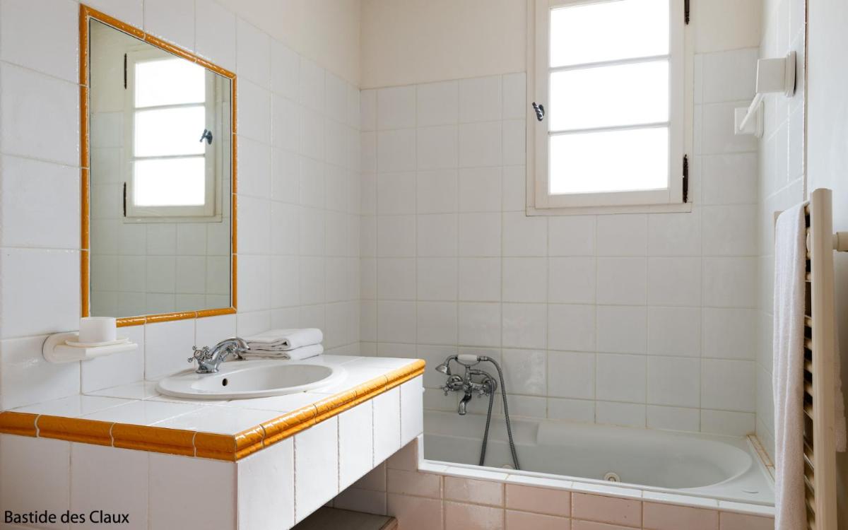 Salle de bains dans l'établissement Lagrange Vacances Domaine de Fayence