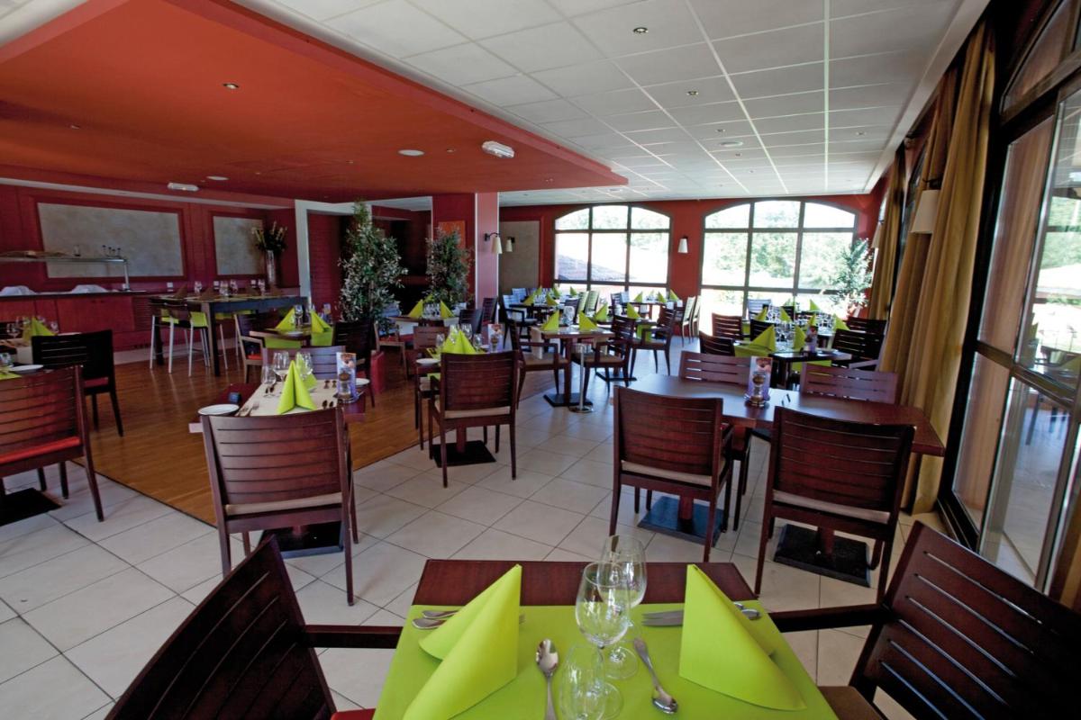 Restaurant ou autre lieu de restauration dans l'établissement Lagrange Vacances Domaine de Fayence