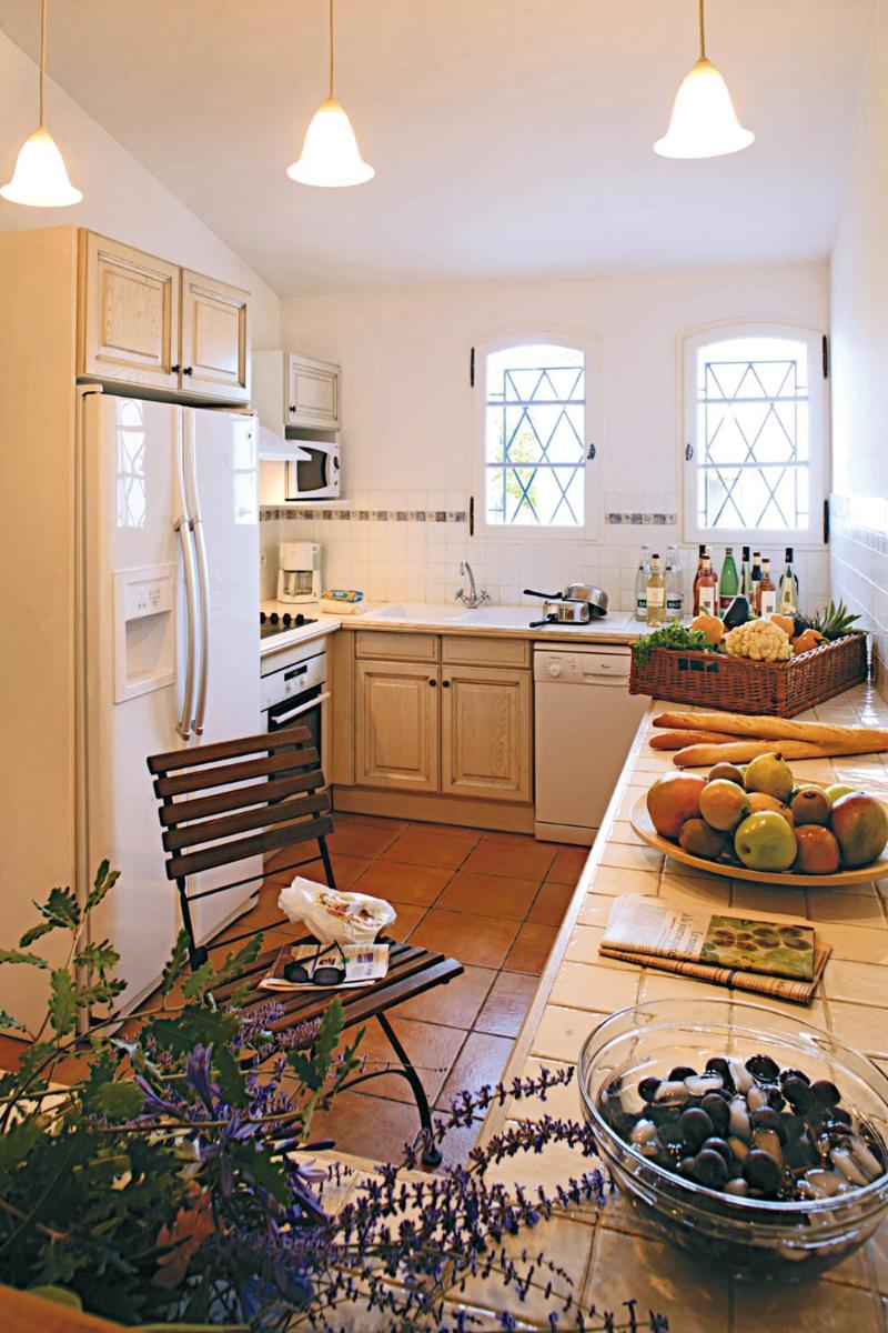 Cuisine ou kitchenette dans l'établissement Lagrange Vacances Domaine de Fayence