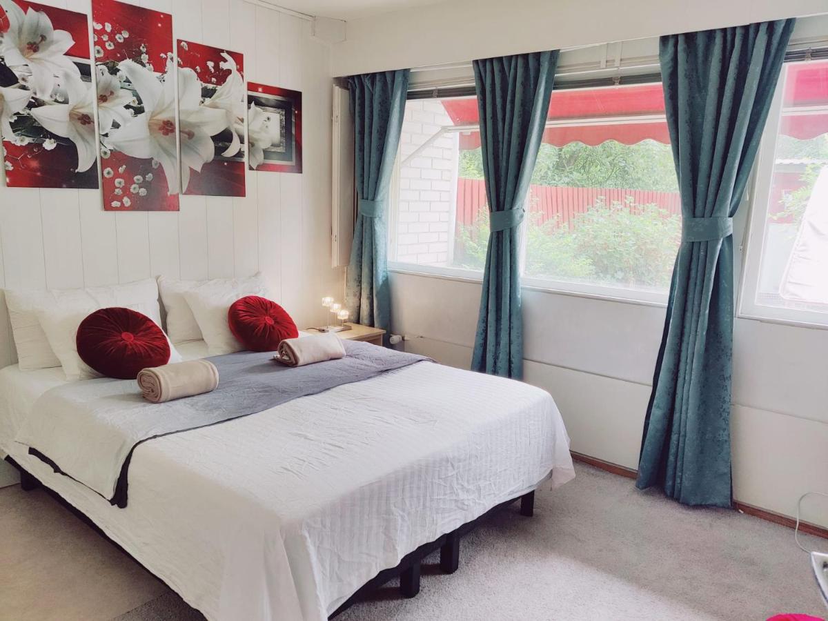 Cozy and Spacious Row House - Housity