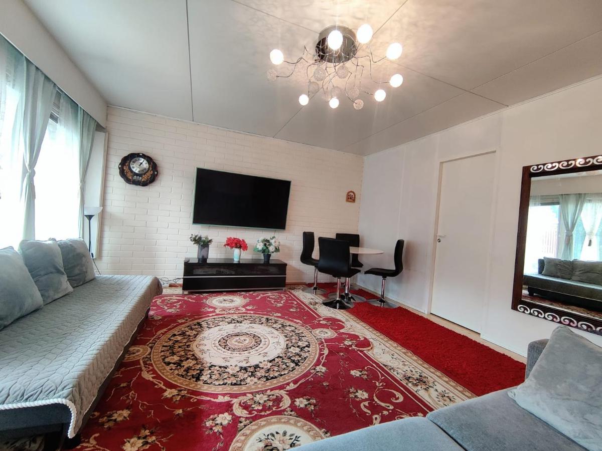 Cozy and Spacious Row House - Housity