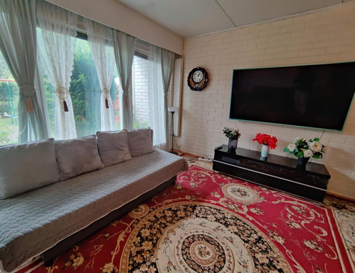 Cozy and Spacious Row House - Housity