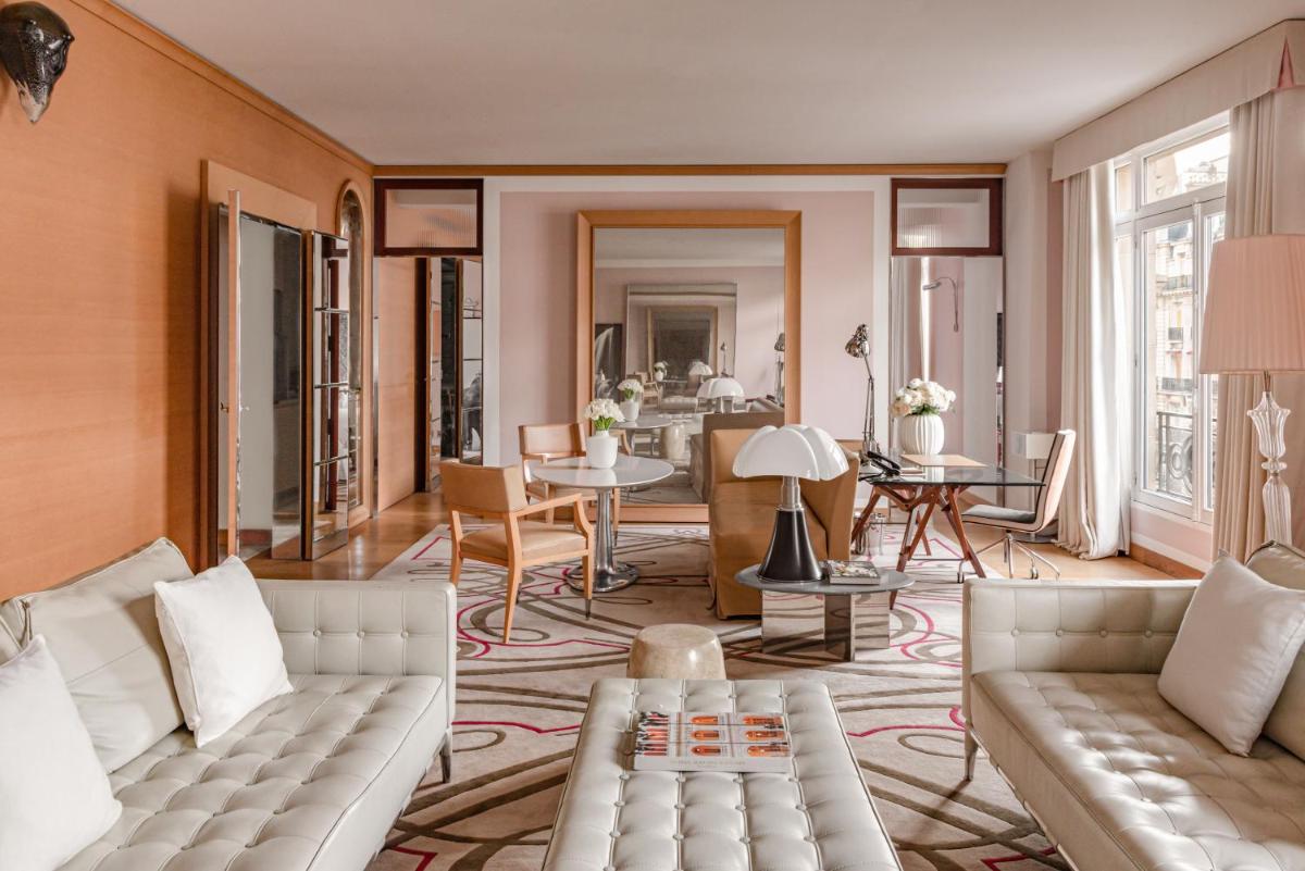 Coin salon dans l'établissement Hôtel Le Royal Monceau Raffles Paris