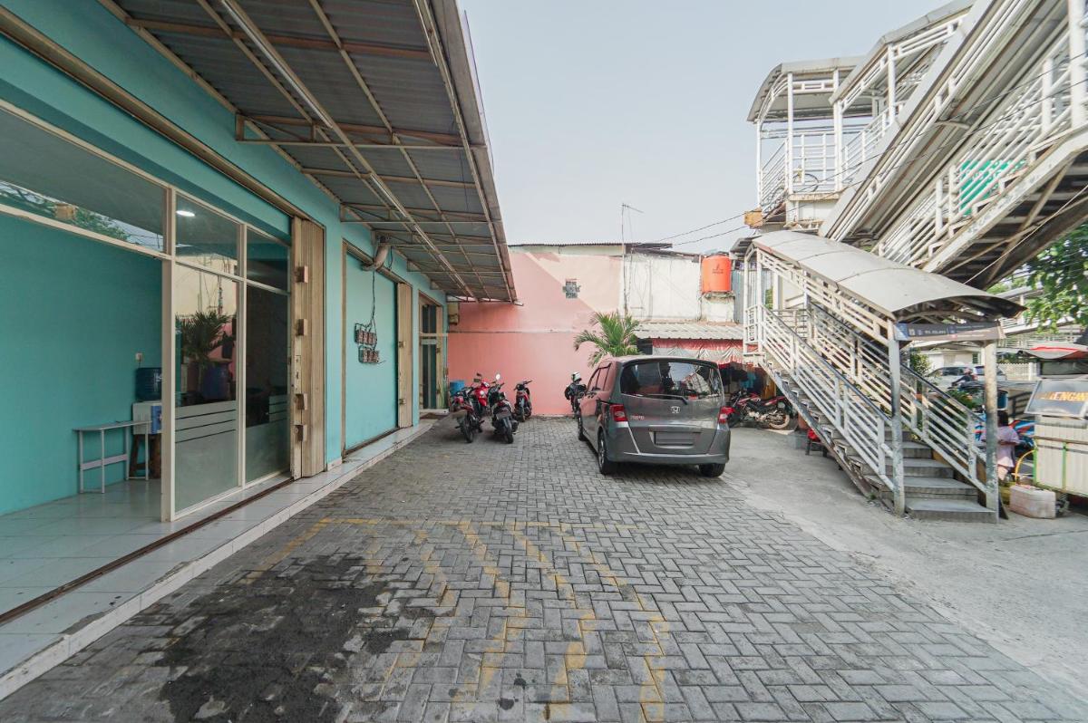 RedDoorz Syariah at MN One Cempaka Putih - Housity