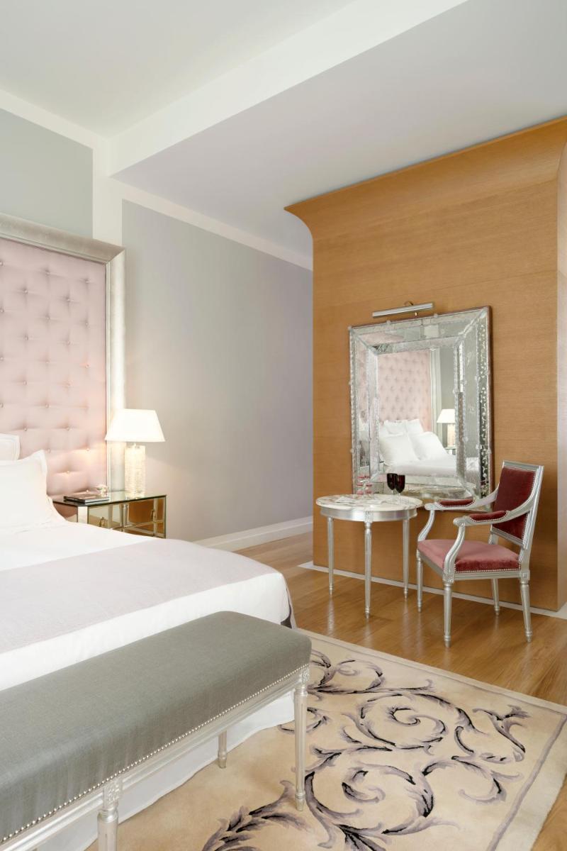 Un ou plusieurs lits dans un hébergement de l'établissement Hôtel Le Royal Monceau Raffles Paris