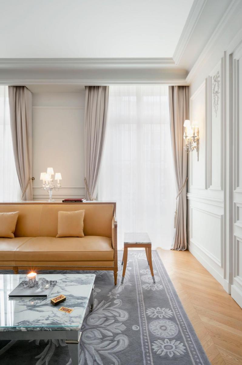 Coin salon dans l'établissement Hôtel Le Royal Monceau Raffles Paris