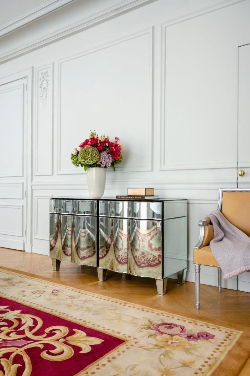 Coin salon dans l'établissement Hôtel Le Royal Monceau Raffles Paris
