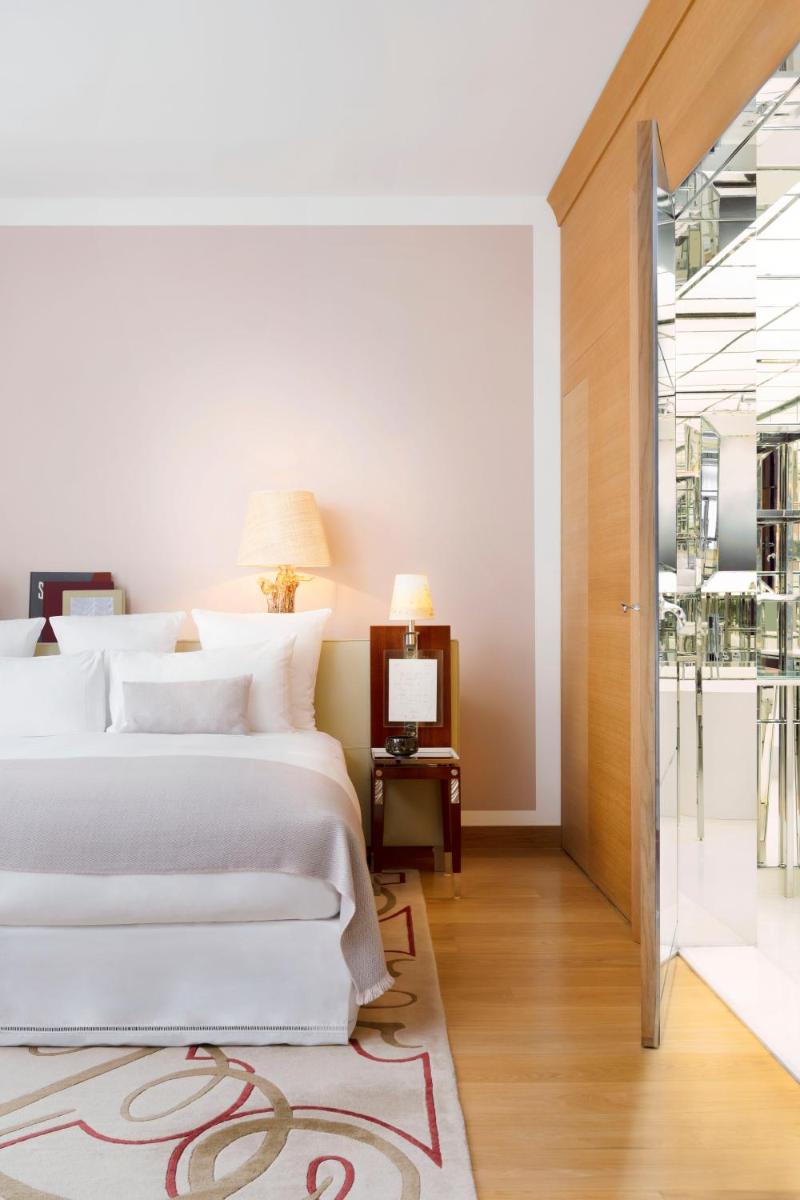 Un ou plusieurs lits dans un hébergement de l'établissement Hôtel Le Royal Monceau Raffles Paris