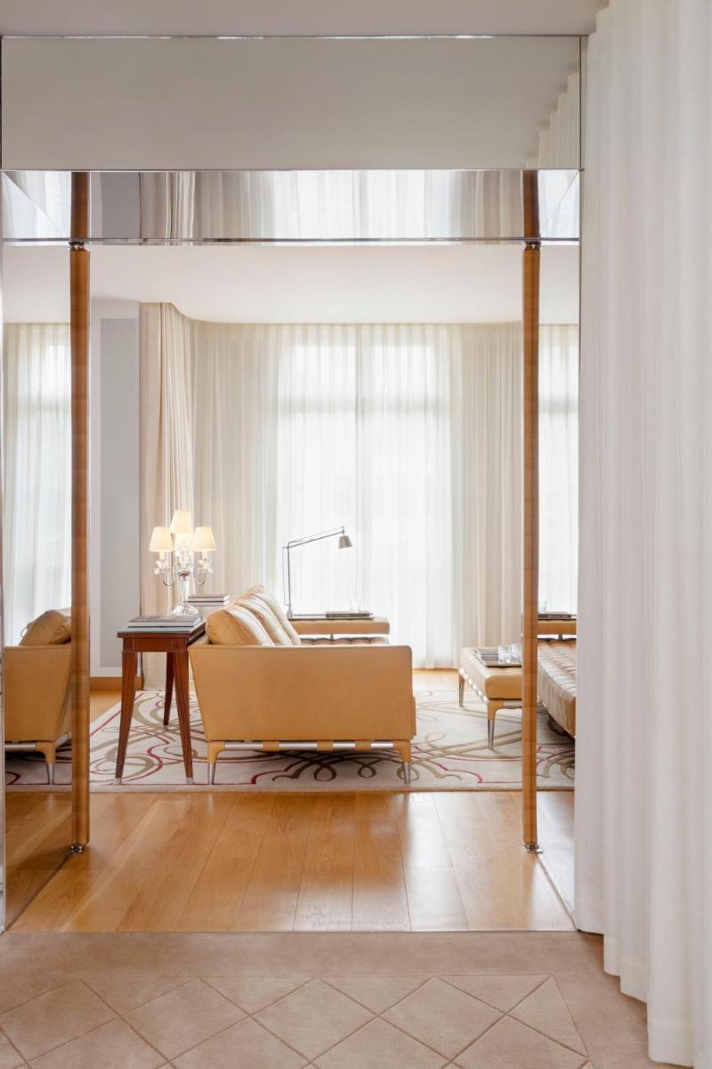 Un ou plusieurs lits dans un hébergement de l'établissement Hôtel Le Royal Monceau Raffles Paris