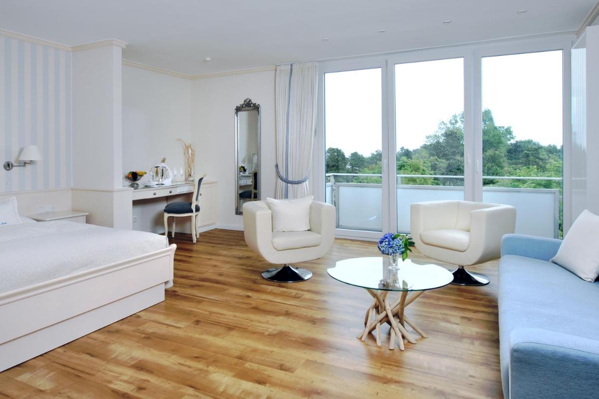 Ein Bett oder Betten in einem Zimmer der Unterkunft Badhotel Sternhagen