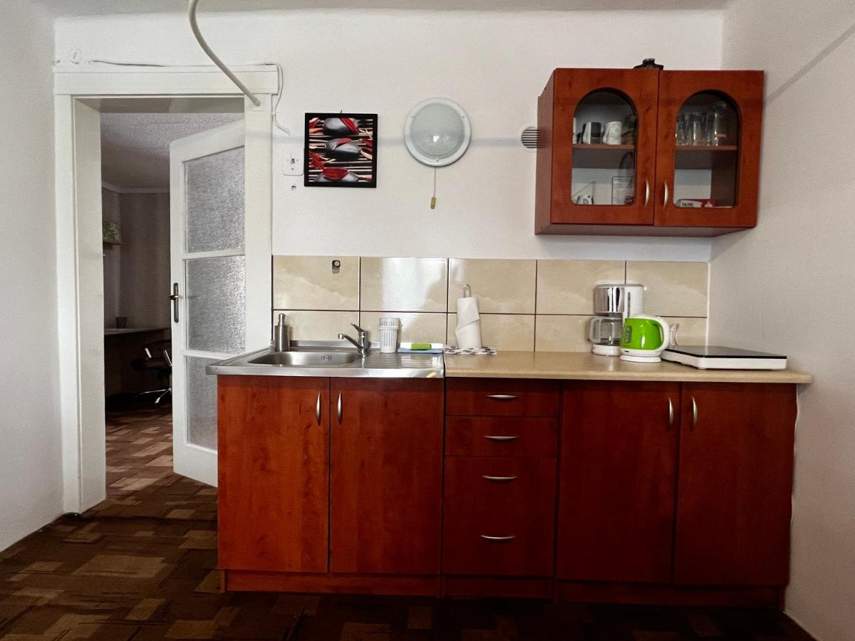 Pod Náchodským zámkem - Housity