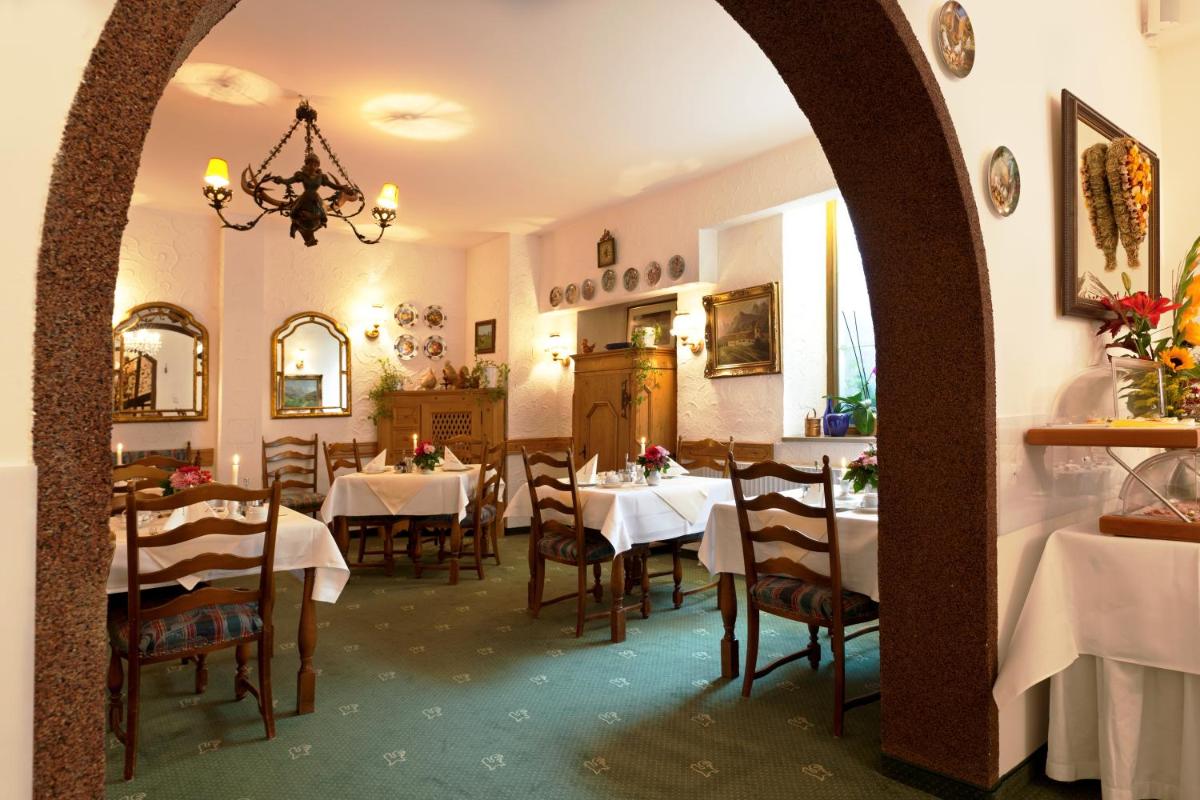 Hotel Hahn - Housity