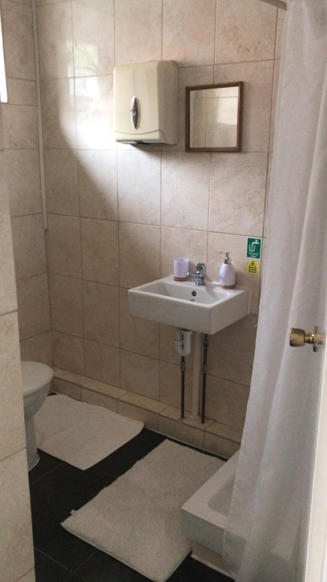 Acorn Lodge Guest House - Free parking - Housity