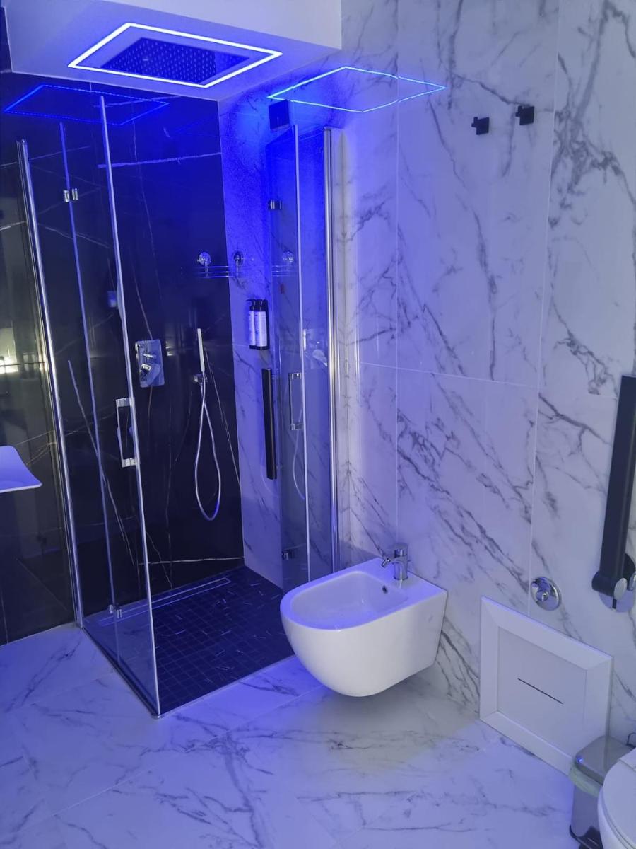 Lci Deluxe Rooms - Housity