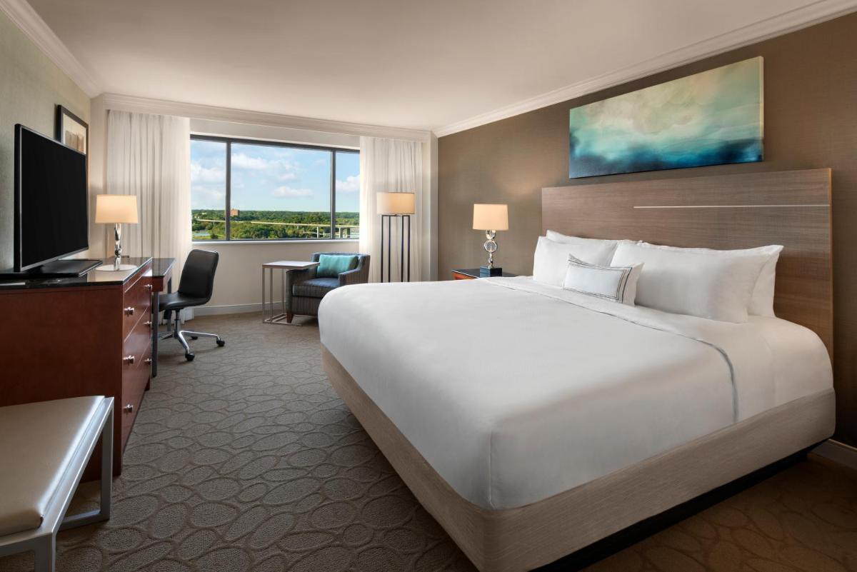 Delta Hotels by Marriott Richmond Downtown - Housity