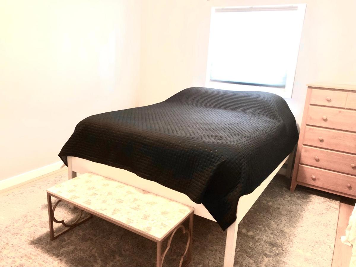 Homey 2 bedroom Apartment, Minutes from Everything! - Housity