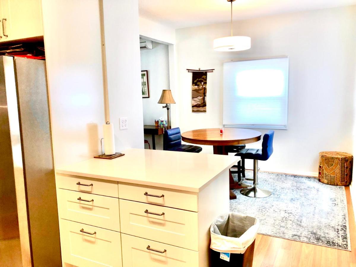 Homey 2 bedroom Apartment, Minutes from Everything! - Housity